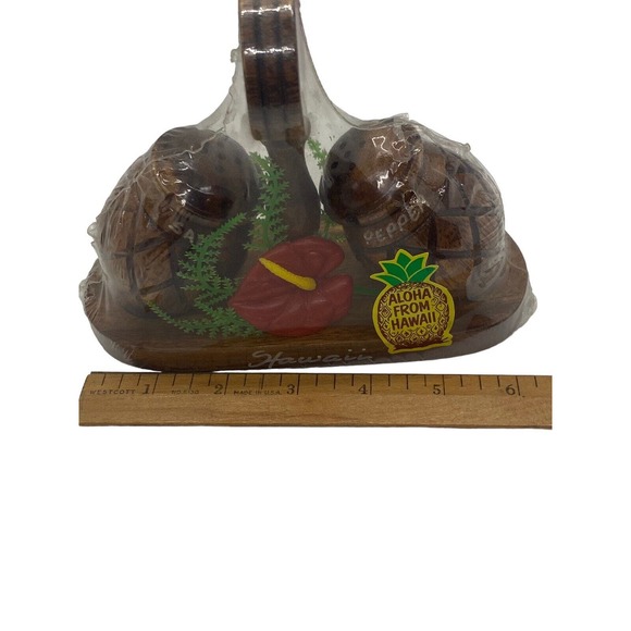 Vintage HAWAII Souvenir SALT & PEPPER SHAKERS on Stand NEW Sealed Aloha Vintage - Picture 5 of 8